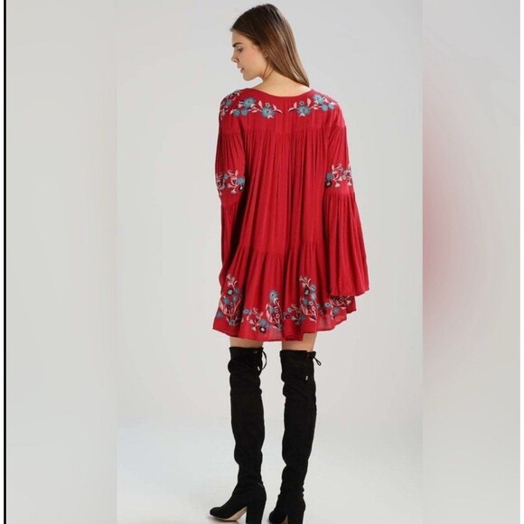 $148 NWT FREE PEOPLE SIZE S FLORAL EMBROIDERED BELL SLEEVES MINI DRESS RED Sz S - Picture 2 of 10